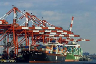 新泽西纽瓦克港。