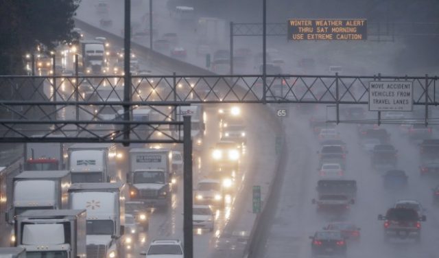 此波降雪由南方各州一路北上，部分交通受影响。(美联社)