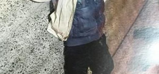 被非裔顾客砍中头而倒地的唐先生。(唐先生提供)