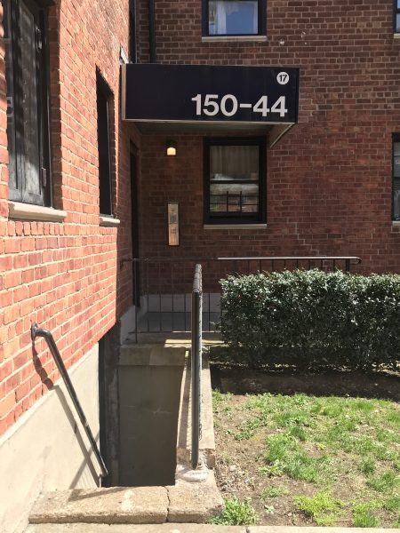 案发的楼梯井。