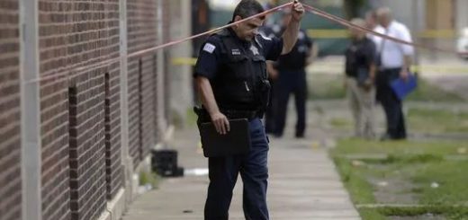 美国这个城市变战区,14小时44人中枪5死!