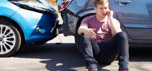 在美国试开新车时把车给撞了!咋整?