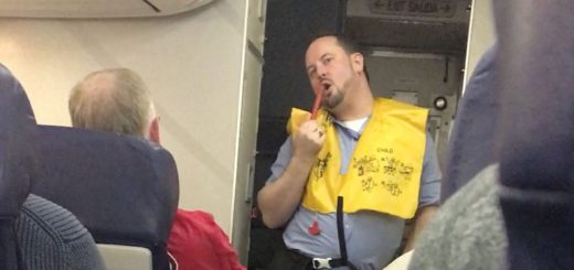 西南航空男空乘在飞机上大跳“艳舞” 乘客为何纷纷喝彩？