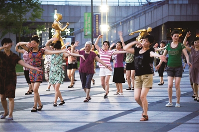 Image result for 中国老人跳跳广场舞