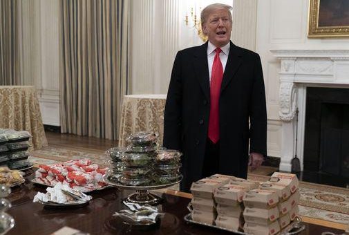 政府关门白宫没厨师 特朗普自掏腰包请客人吃汉堡