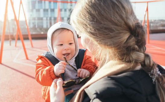 去美国抢精子的中国单身妈妈：为了生下“精英”混血儿，她们拼了