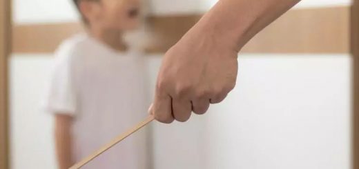 9岁男童大年初一偷压岁钱,母亲藤条侍候被捕