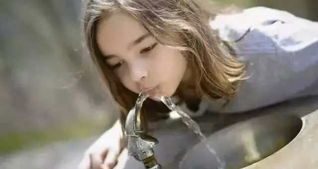 美国被曝出自来水有毒，影响7700万人，8000儿童铅中毒