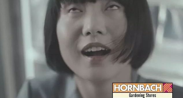 亚洲女性爱闻白人男子脏衣服?德国广告“秀下限”被骂惨