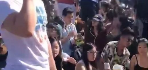 闺女的演出被大麻挤掉了