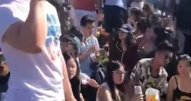 闺女的演出被大麻挤掉了