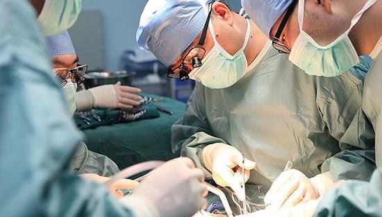 带来新希望！美国完成首例HIV携带者间活体肾脏移植