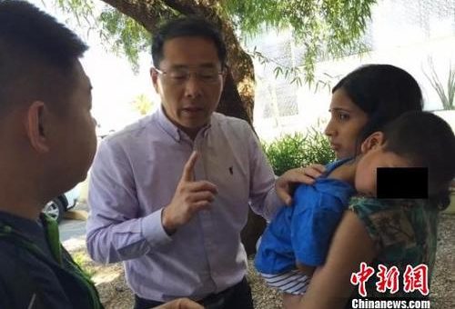 来美探亲遇印度男孩突发过敏主动施救 中国医生获众人点赞