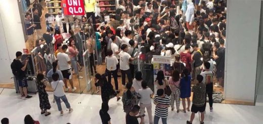 万人冲进优衣库！扯头发撕打、扒光模特！被疯抢的网红T恤，让这群中国人丢了体面！