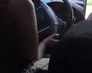 差评！美一优步司机驾驶过程中方向盘掉落 乘客惊呆