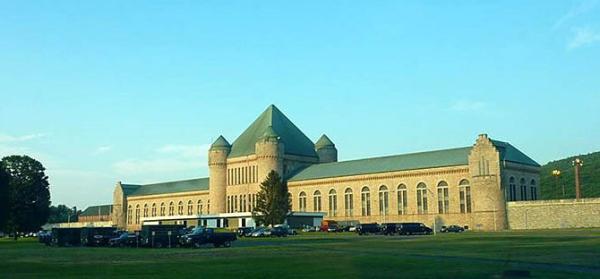 Image result for 华人女教授在美国重刑监狱教汉语