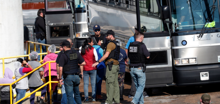 密西西比州移民大扫荡后 ICE释放300人