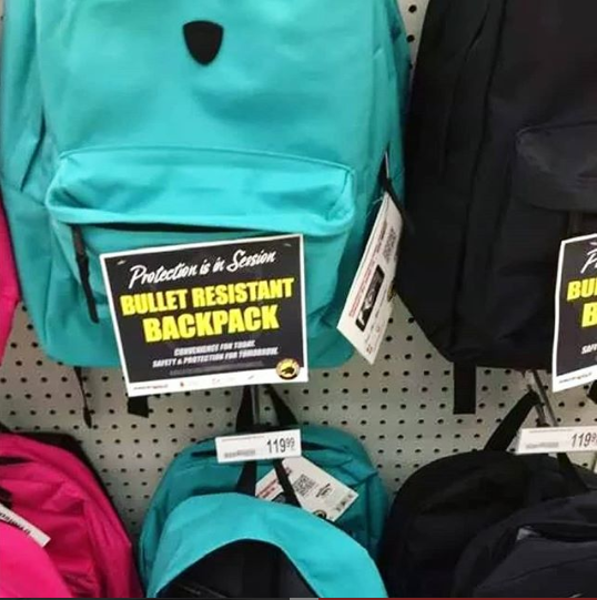 枪案频发家长们神经紧绷 防弹书包销量大增