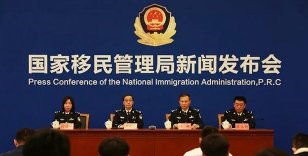 海外华人重大利好!移民局发布:10月起,护照能当身份证用!