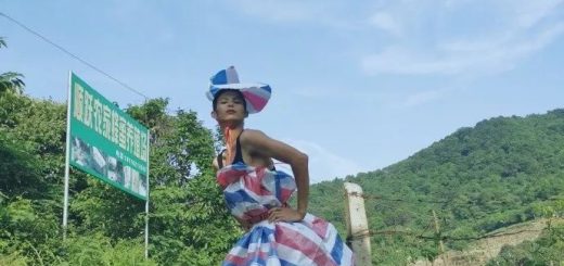 身穿垃圾袋的中国乡村超模震惊歪果网友："他必须火！"