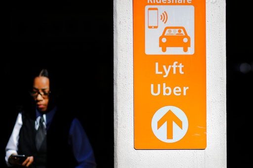 洛杉矶机场出新规 禁Uber等网约车航站楼外接客