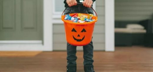 反疫苗的美国妈妈把染有水痘病毒的棒棒糖发给孩子们,太可怕了吧!