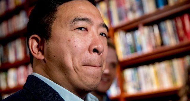华裔总统参选人又遭忽视?CNBC热门节目用错杨安泽照片
