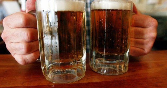 嗜酒不要命 美国人的酒量越来越大