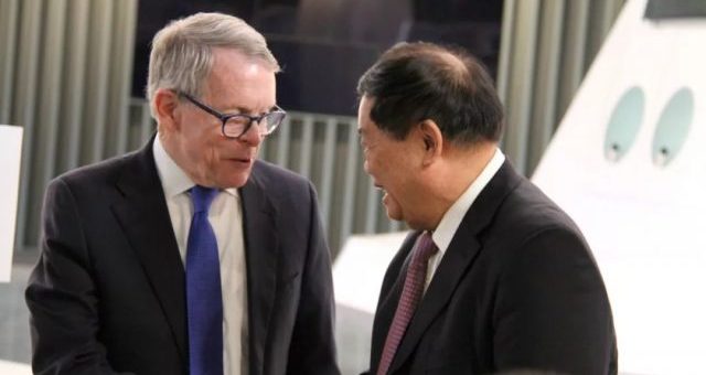 中国老板在美国工厂开千人大食堂 为员工提供免费午餐