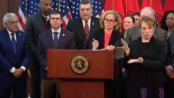 纽约长岛纳苏郡进入紧急状态 卫生局长:关停学校最无效 纽约长岛纳苏郡进入紧急状态 卫生局长:关停学校最无效_图1-1