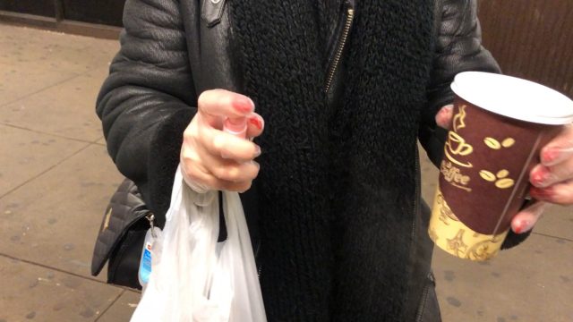 地铁车厢每72小时全面消毒 纽约民众:我还是想戴口罩 地铁车厢每72小时全面消毒 纽约民众:我还是想戴口罩_图1-6