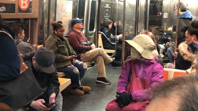 地铁车厢每72小时全面消毒 纽约民众:我还是想戴口罩 地铁车厢每72小时全面消毒 纽约民众:我还是想戴口罩_图1-4
