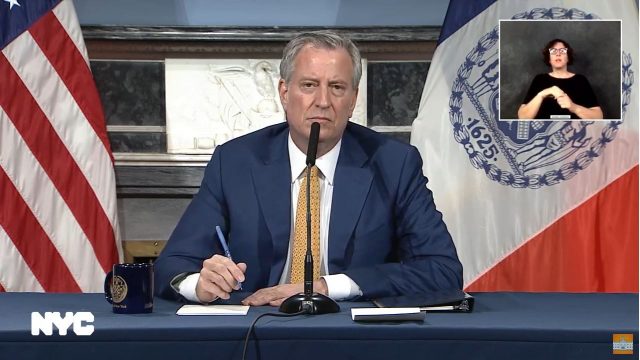 明起纽约市政工人必须戴口罩 教育局将提供30万台iPad_图1-1