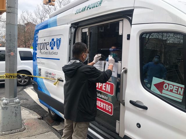 纽约州首个流动检测站设立布鲁克林 检测全程5分钟 纽约州首个流动检测站设立布鲁克林 检测全程5分钟_图1-1