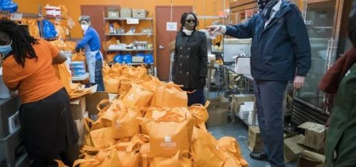 纽约大白吃上路,1亿7000万食物计划,上万司机免费送到家