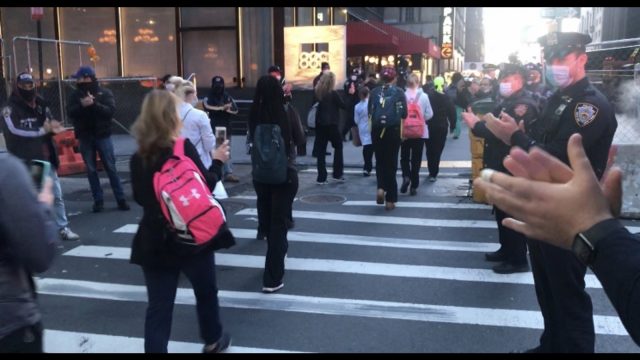 Coronavirus NYC: NYPD applauds doctors, nurses traveling home ...