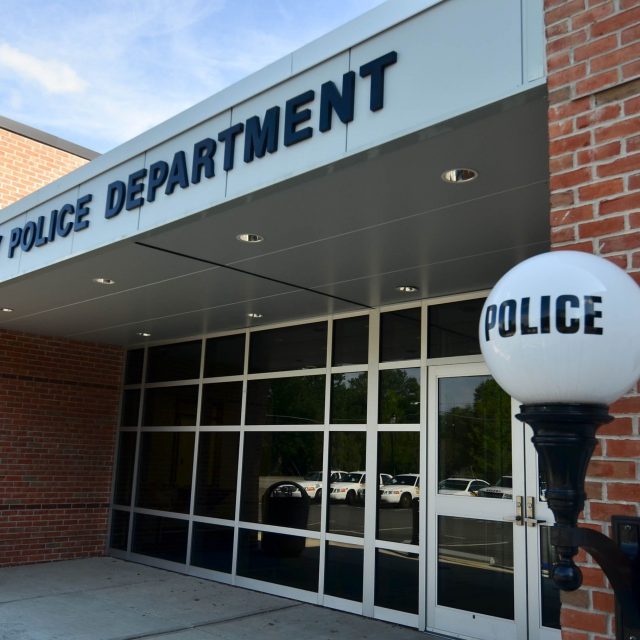 Teaneck NJ police report robbery at hotel