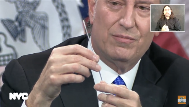 纽约市公共实验室测试阳性率大幅下降 将自行生产测试盒 纽约市公共实验室测试阳性率大幅下降 将自行生产测试盒_图1-1