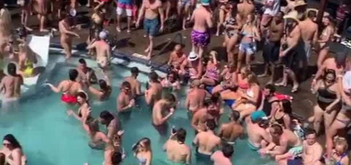 别说社交距离了 密州周末泳池派对简直是密集恐惧_图1-1