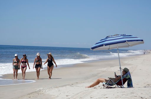 纽约客因新冠被嫌弃 附近海滩纷纷限制外来客入内_图1-1