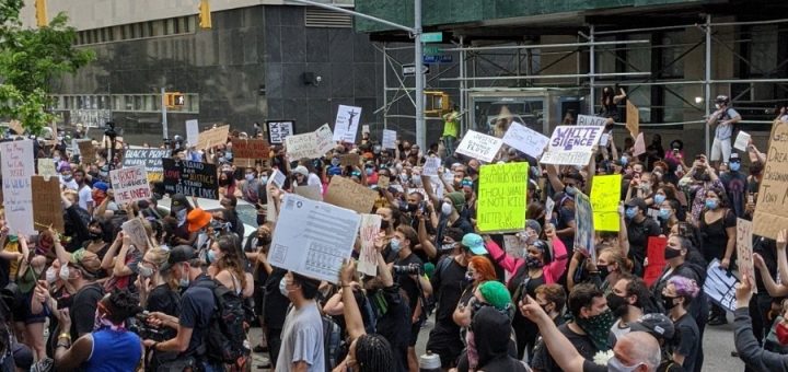 纽约市抗议第二天！曼哈顿下城多名示威者被捕_图1-3