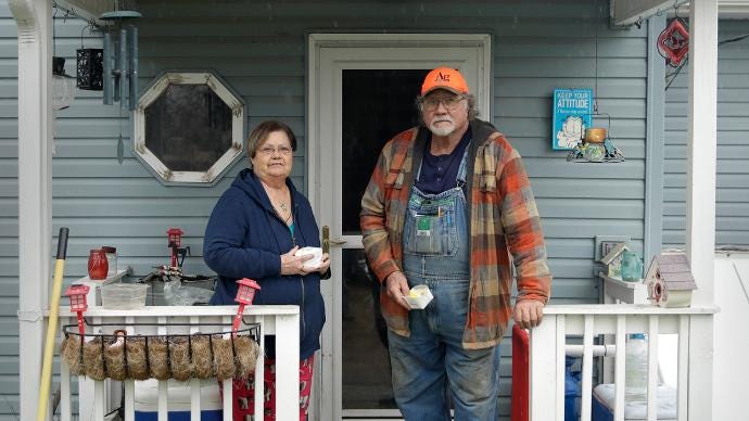 Retired Kansas farmer who donated mask gets bachelor\\'s degree
