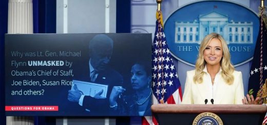 连珠炮!白宫美女发言人继续笑怼各大媒体记者……成功将教堂开放争议变成弗林案