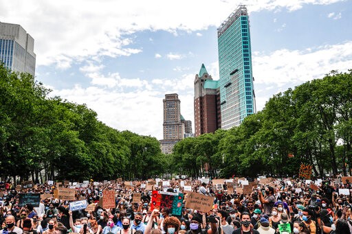 抗议或导致新一轮疫情!过去24小时全美1000多人死亡 抗议或导致新一轮疫情!过去24小时全美1000多人死亡_图1-1