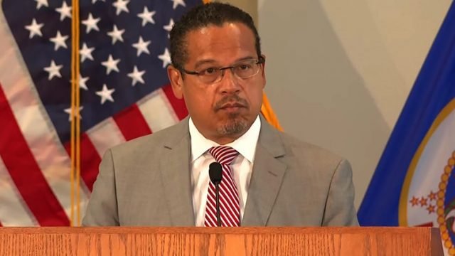 二级谋杀!"跪杀"弗洛伊德警员控罪提升 其他三人也遭控 二级谋杀!"跪杀"弗洛伊德警员控罪提升 其他三人也遭控_图1-4