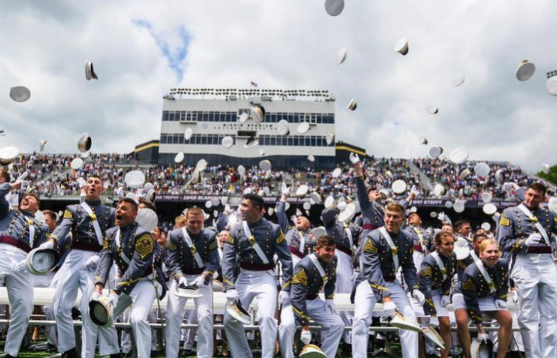 西点军校老生抨击川普政府内校友:他们背离了公众信仰 西点军校老生抨击川普政府内校友:他们背离了公众信仰_图1-1