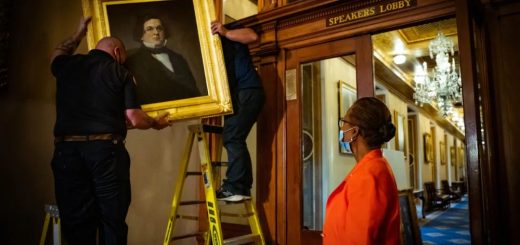 国会大厦“破四旧”,佩洛西撤四位前议长肖像闹笑话被网友群嘲……