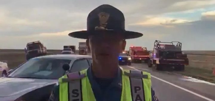 痛心惨剧!华人超车与对面迎头相撞起火,8人全部死亡