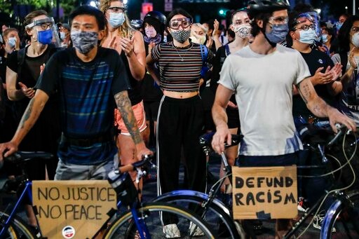 全美大罢工！抗议种族歧视  工会要出招_图1-1