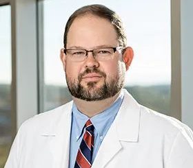 悲剧!公司开会 一同事疯狂咳嗽 5娃爸爸惨遭传染 住进ICU 一辈子被毁!